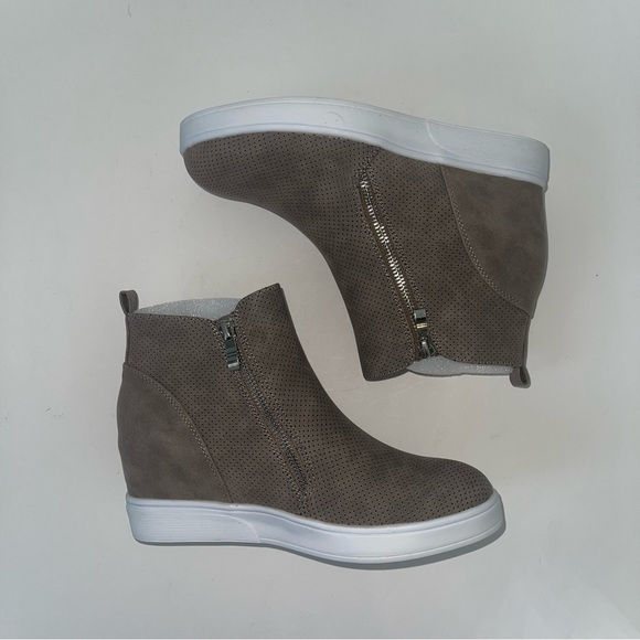 Journee Collection JOURNEE Penelope Wedge Heel Sneaker Taupe New- Duplicate - Picture 12 of 13